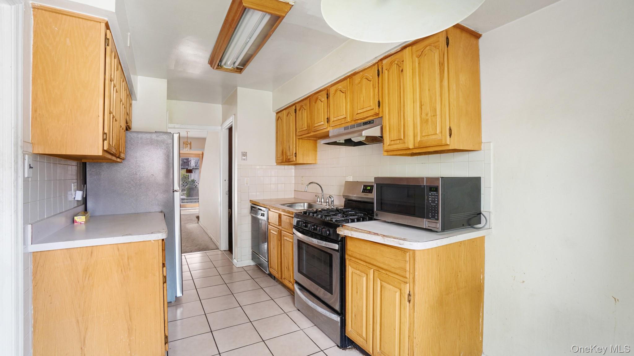 2436 Seymour Avenue Property Photo 8