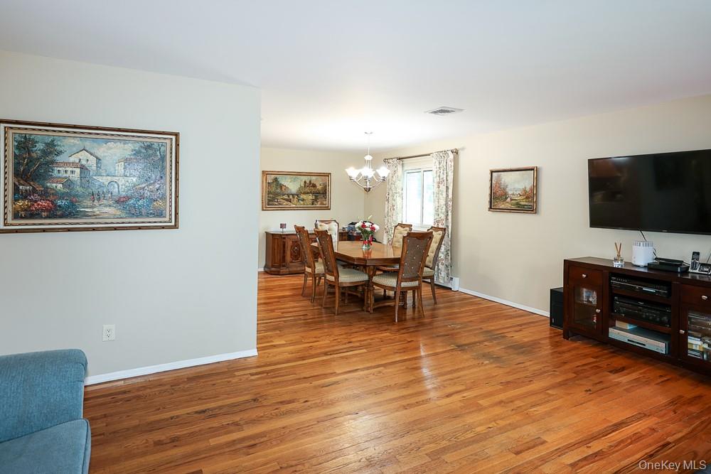 555 N Windsor Avenue Property Photo 5