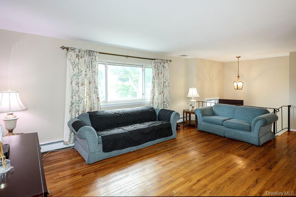 555 N Windsor Avenue Property Photo 7