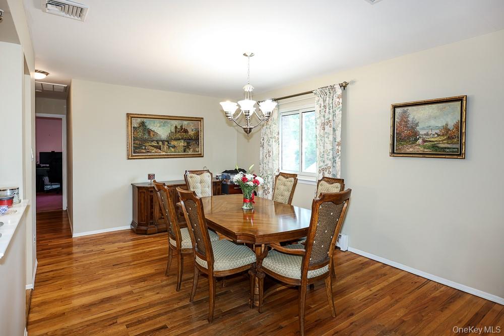 555 N Windsor Avenue Property Photo 8