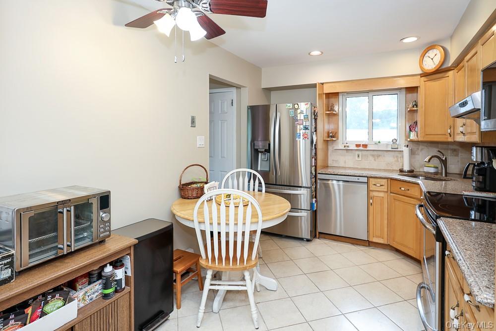 555 N Windsor Avenue Property Photo 11