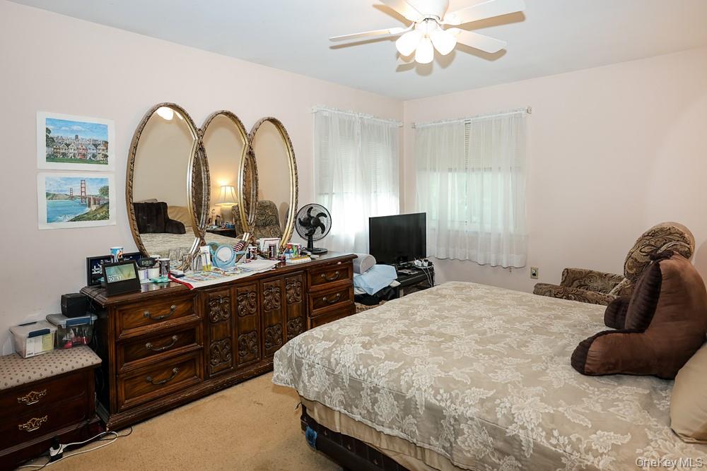 555 N Windsor Avenue Property Photo 14
