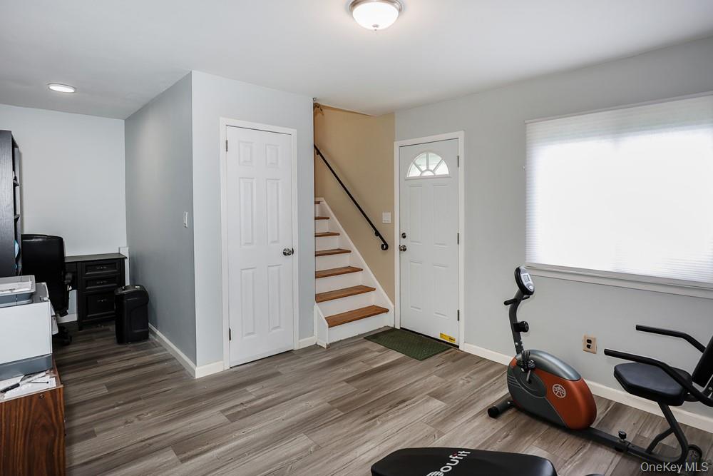 555 N Windsor Avenue Property Photo 18