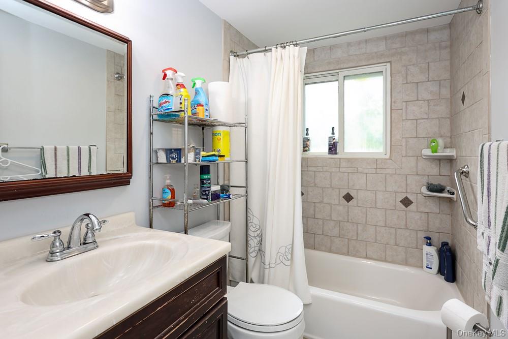 555 N Windsor Avenue Property Photo 23