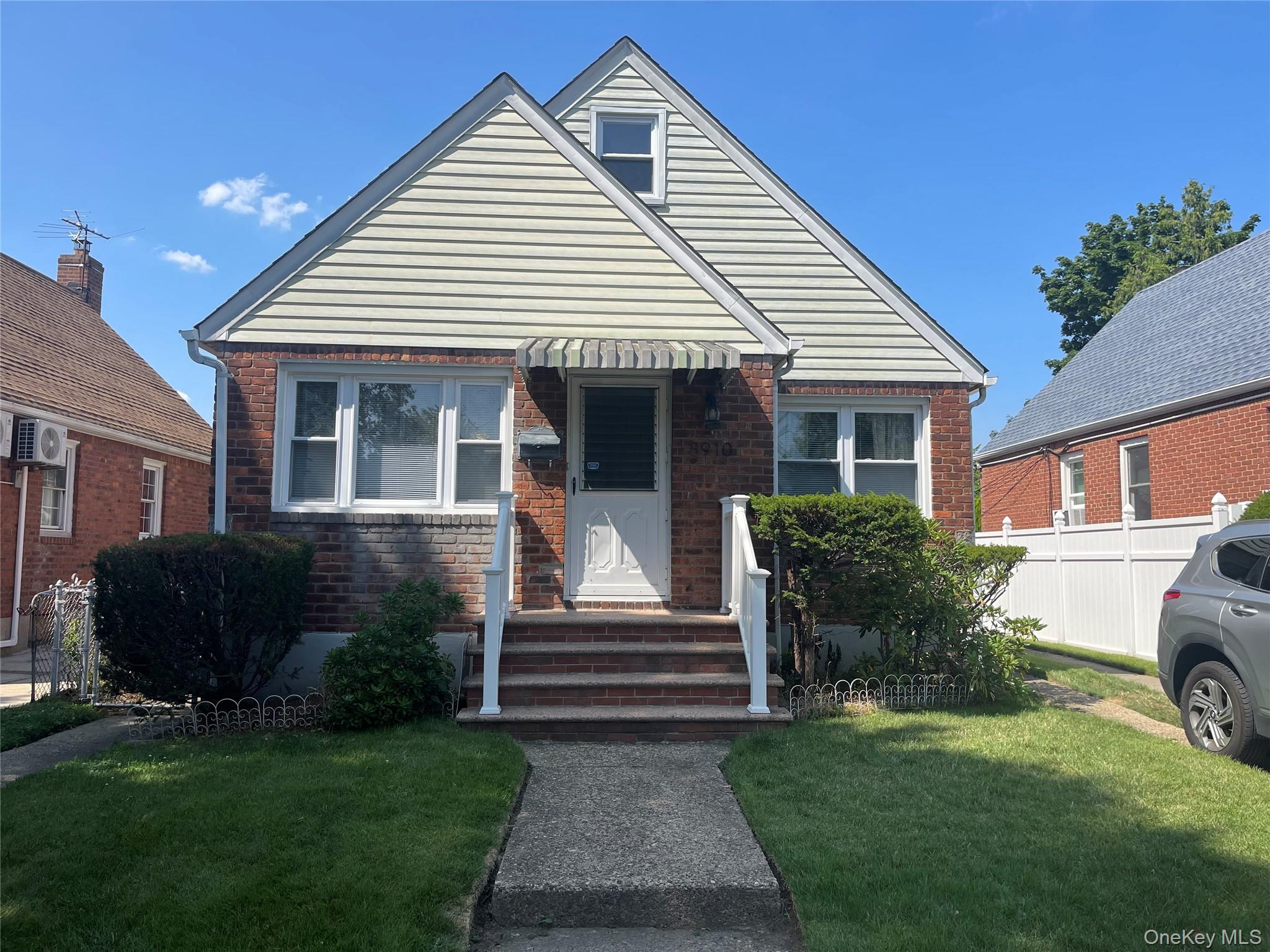 8910 221st Place Property Photo 1