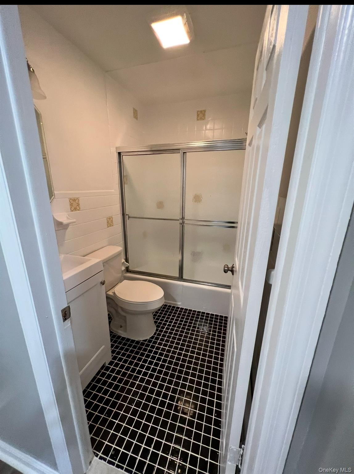 2410 Boston Post Road Property Photo 17