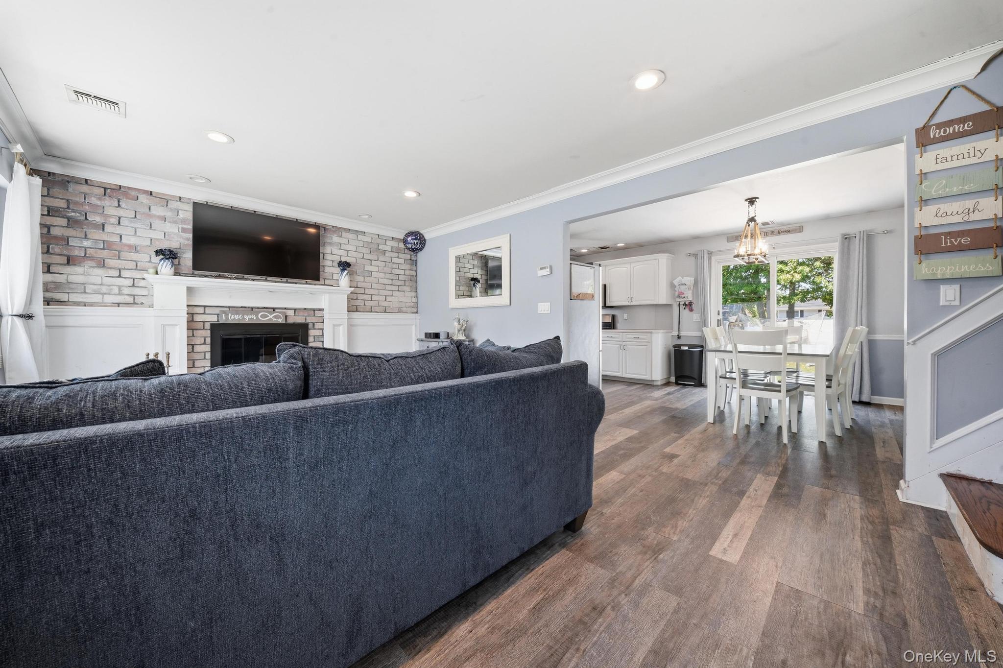 422 Park Lane Property Photo 8