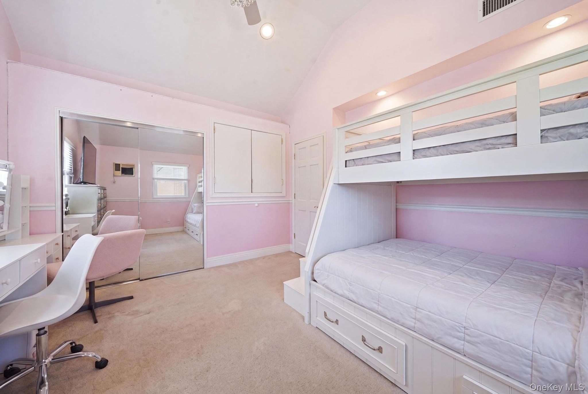 422 Park Lane Property Photo 12