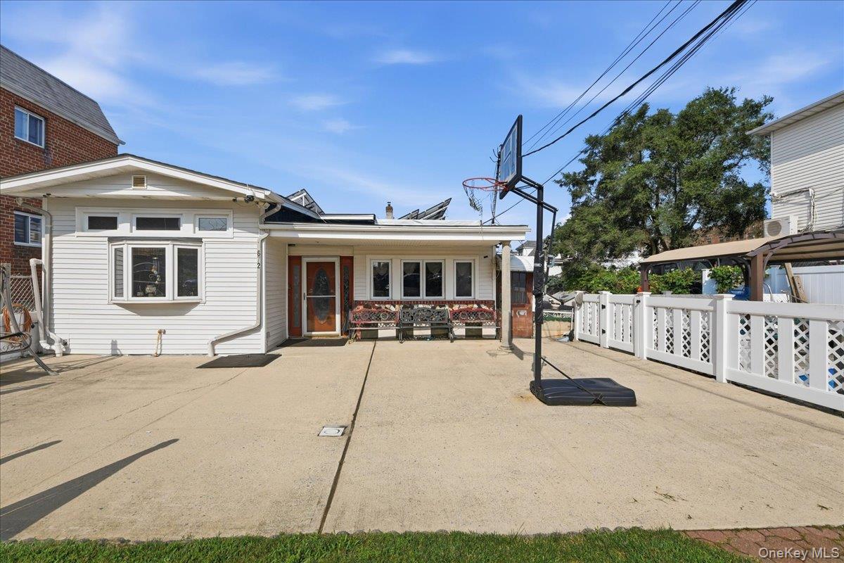 672 Drew Street Property Photo 1