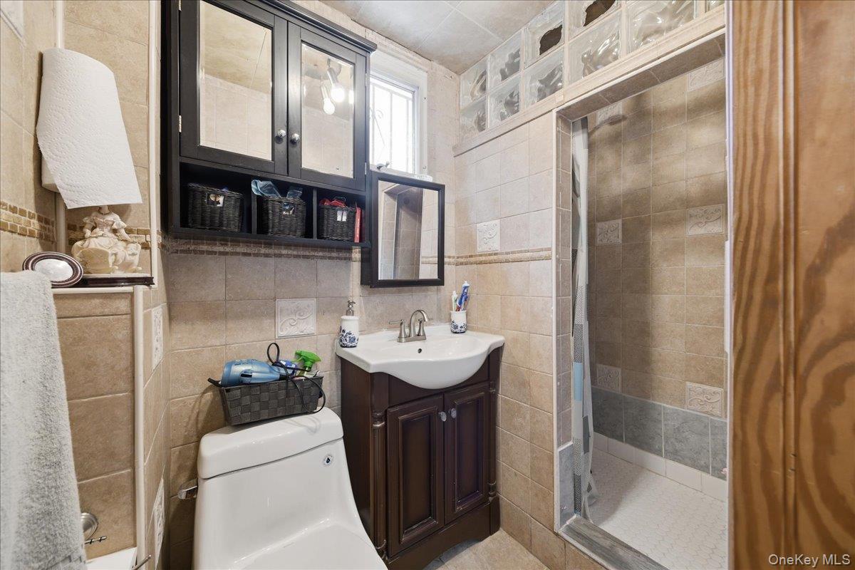 672 Drew Street Property Photo 9