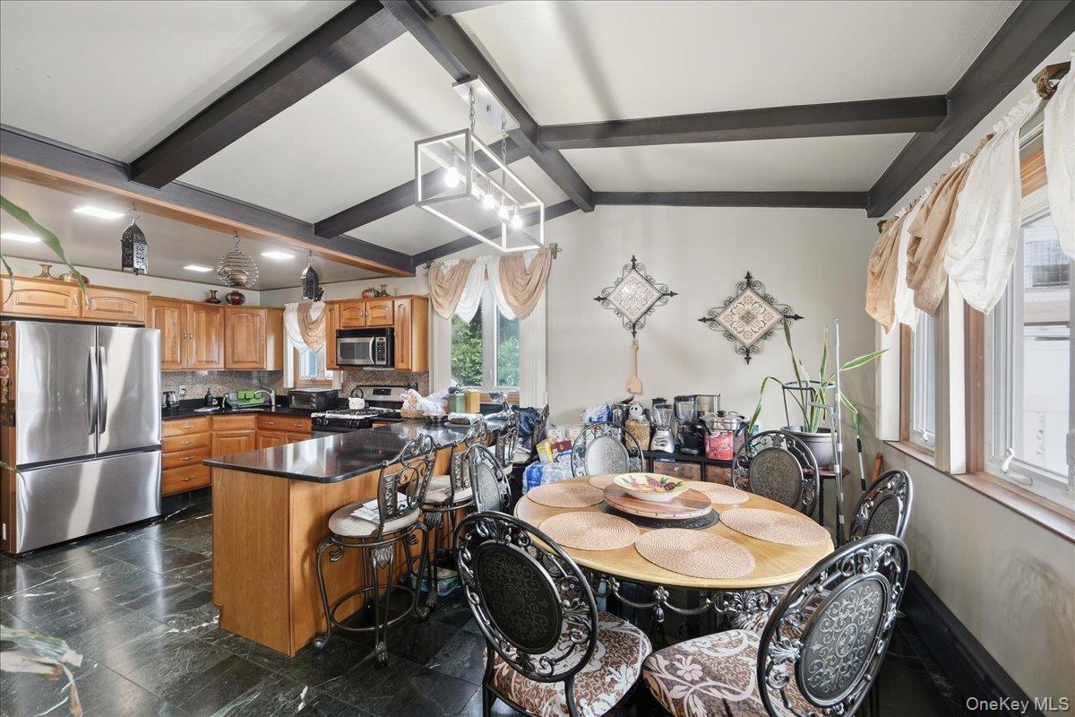 672 Drew Street Property Photo 12