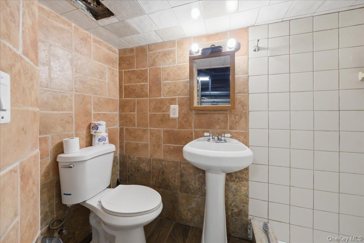 672 Drew Street Property Photo 15