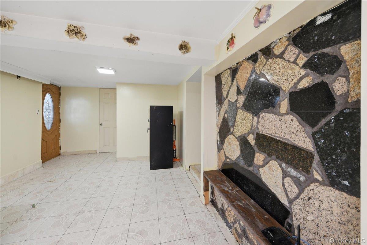 672 Drew Street Property Photo 17