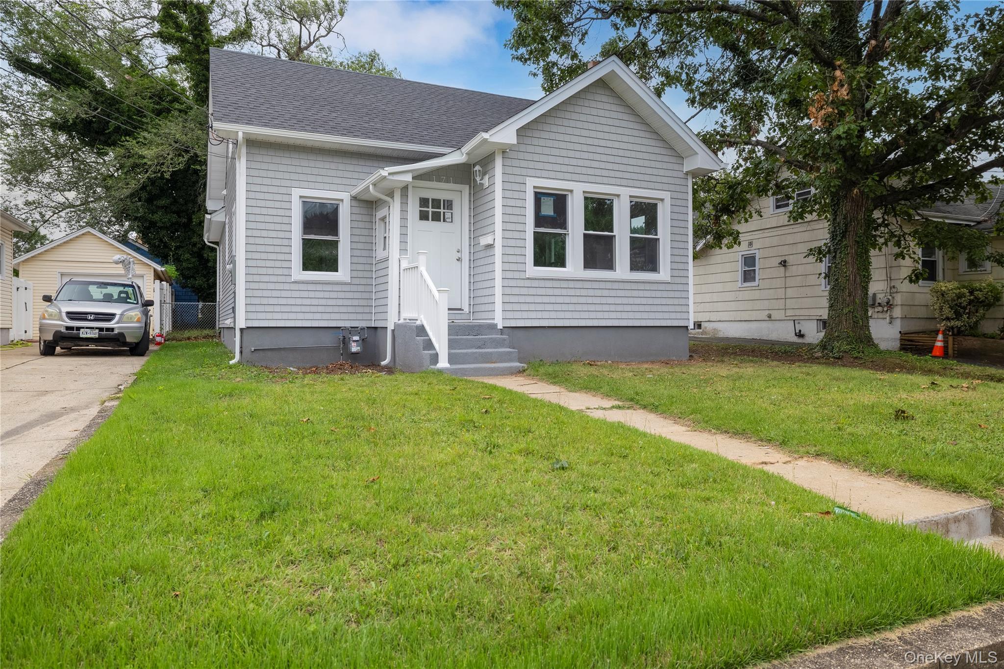 171 S Brookside Avenue Property Photo 1