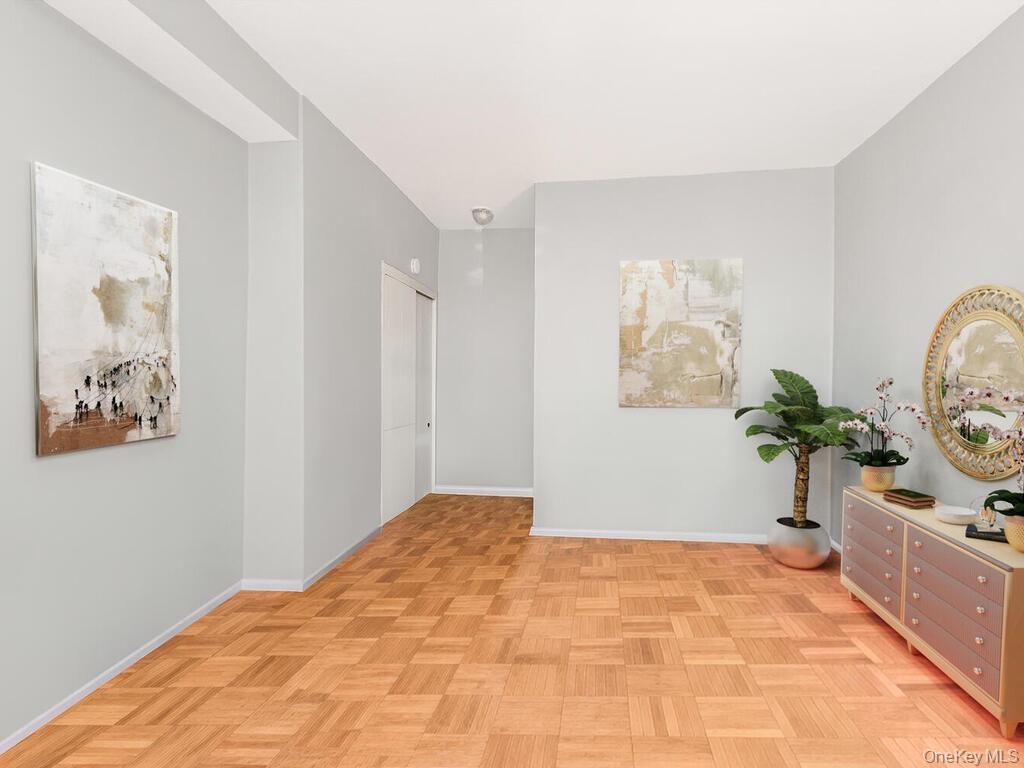 4 Fordham Hill Oval 1a Property Photo 4