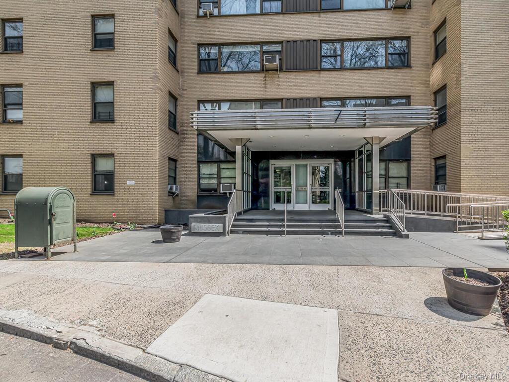 4 Fordham Hill Oval 1a Property Photo 18