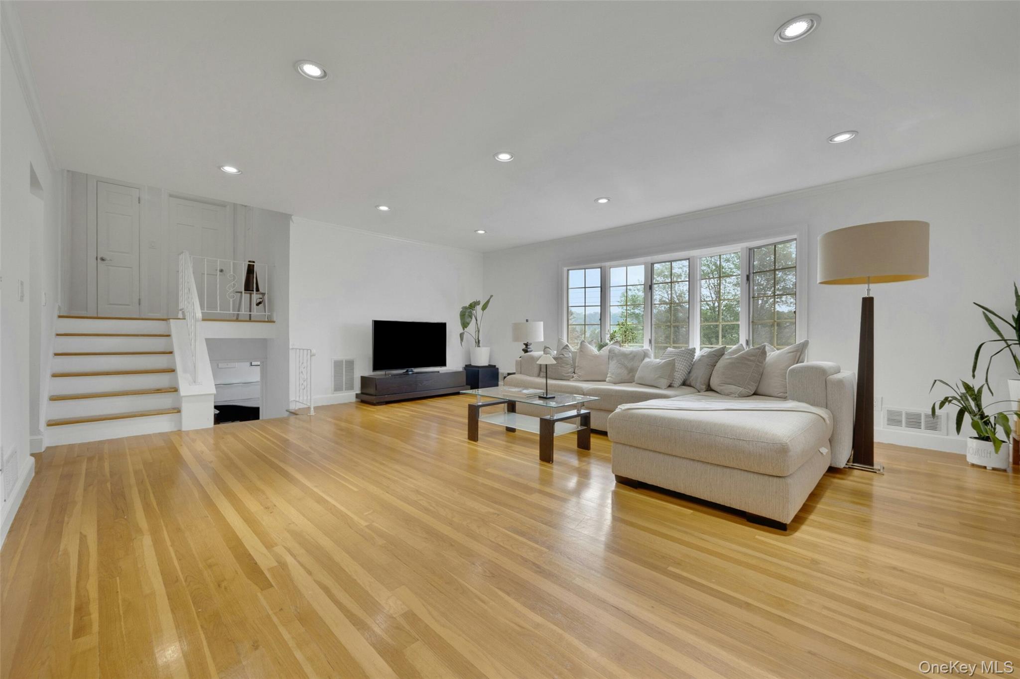 14 Russell Place Property Photo 7