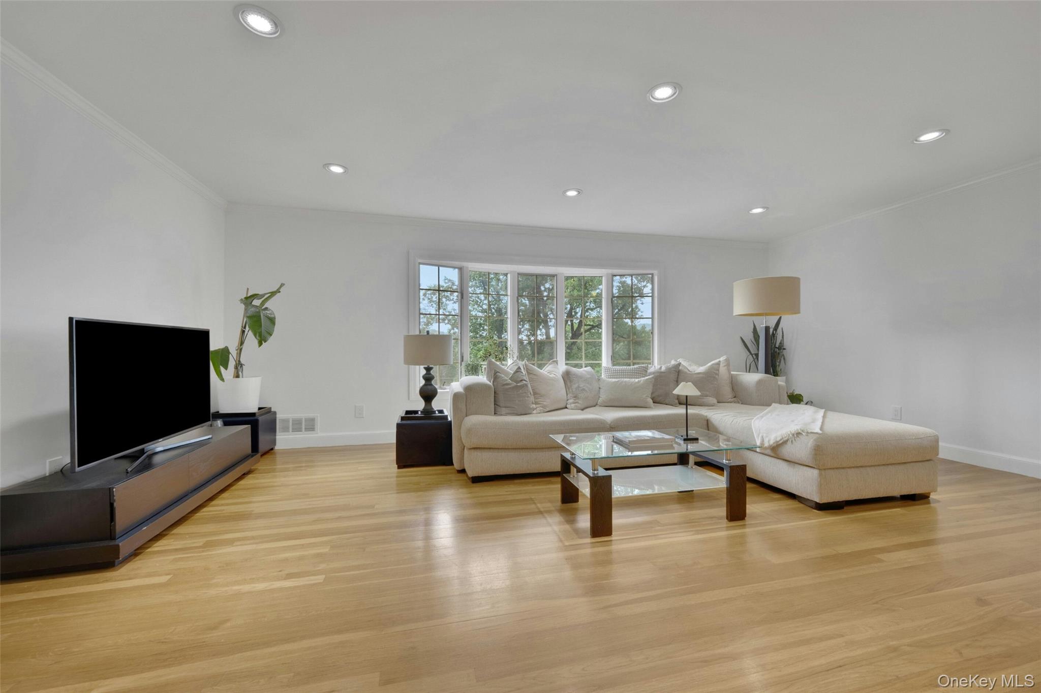 14 Russell Place Property Photo 8
