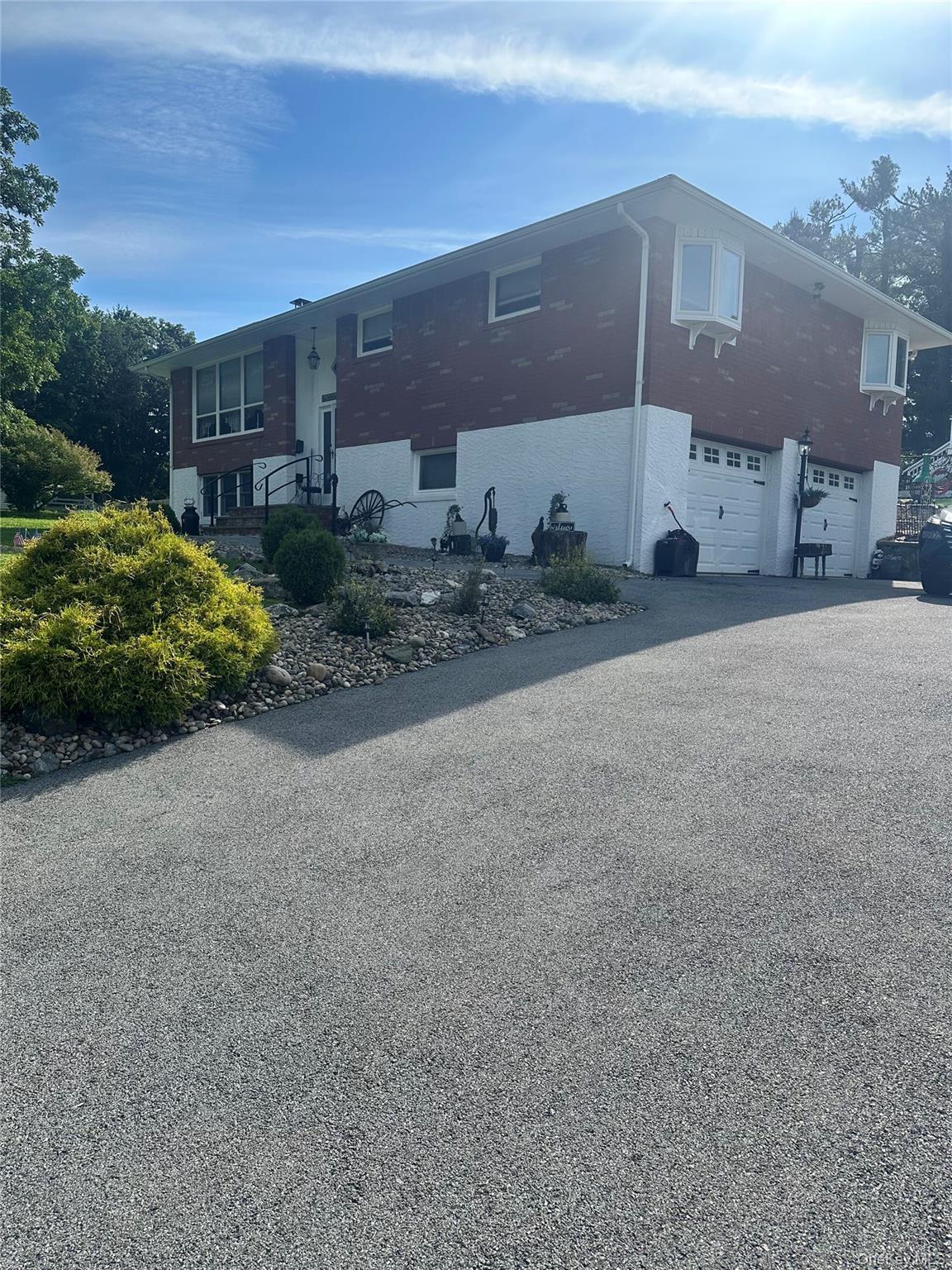 38 W Taconic Road Property Photo 1