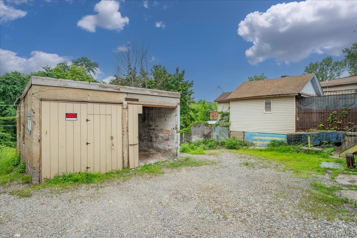 114-116 Ferris Avenue Property Photo 4
