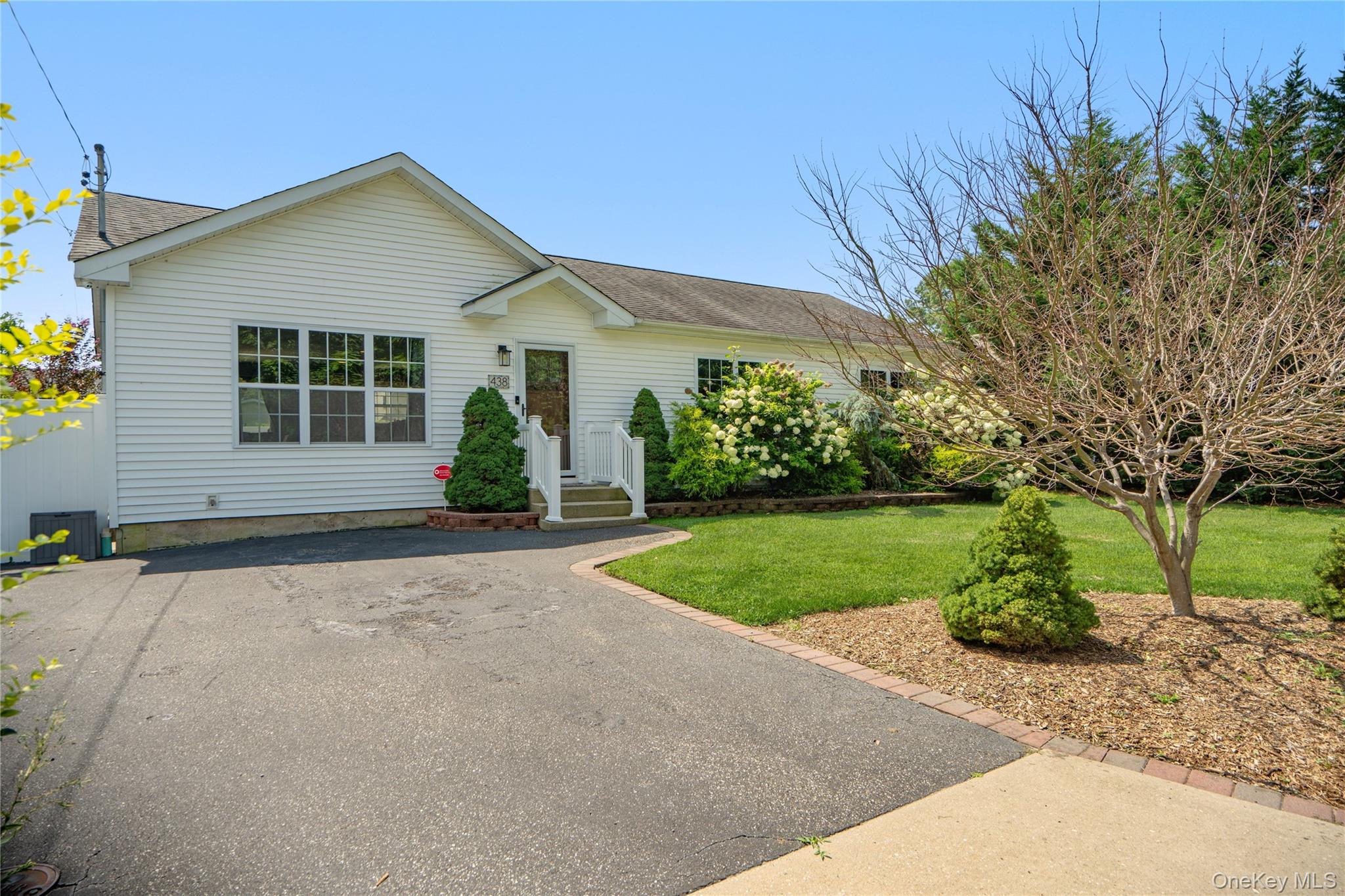 438 Richmond Boulevard Property Photo 2
