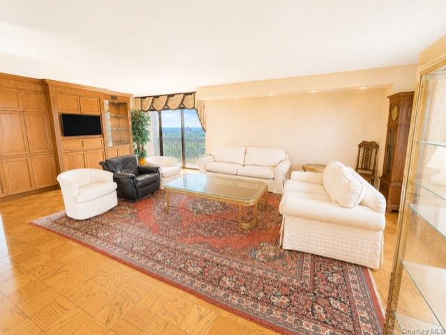 26910 Grand Central Parkway 19o Property Photo 6