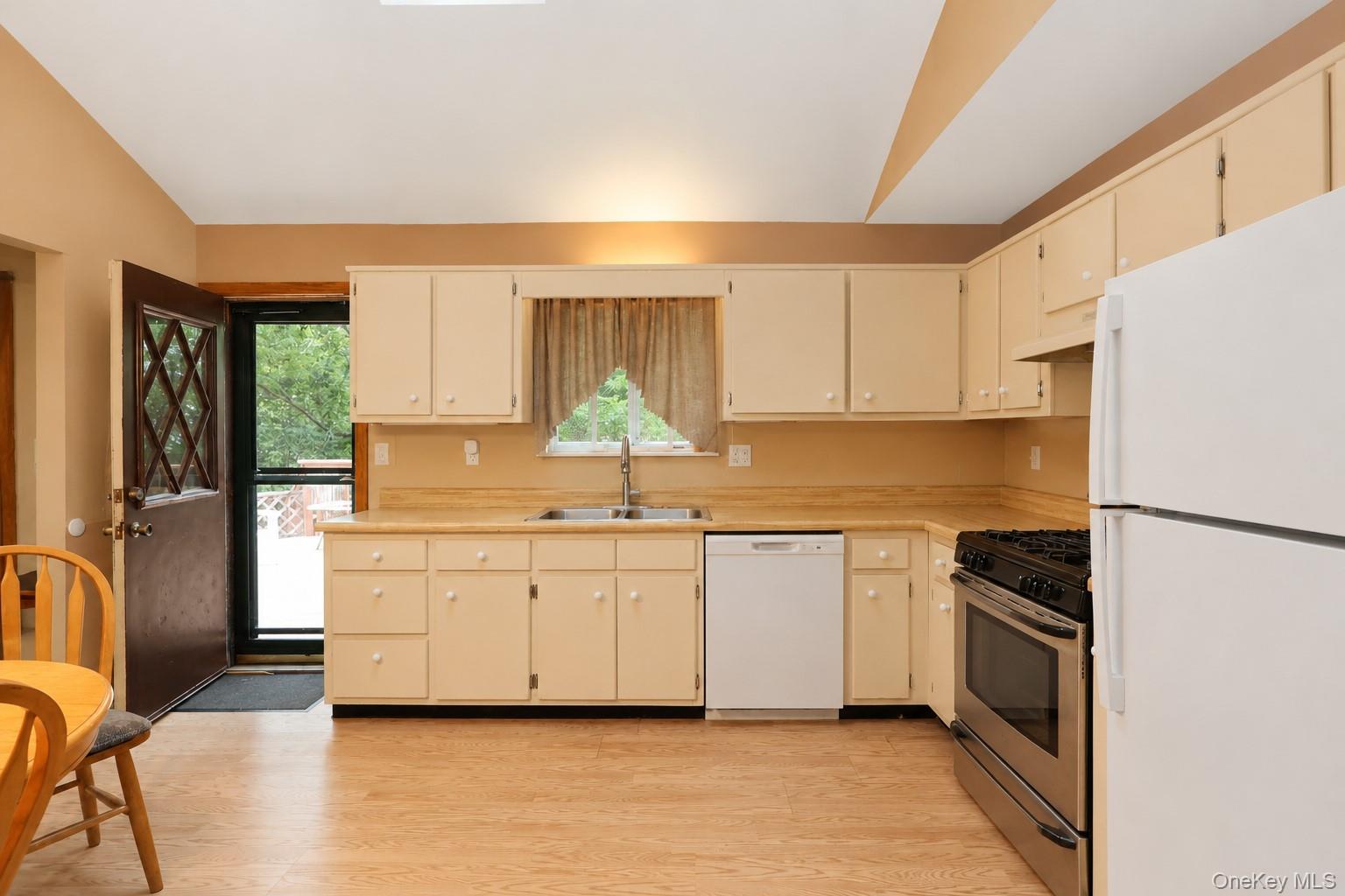 28 Sunrise Terrace Property Photo 8
