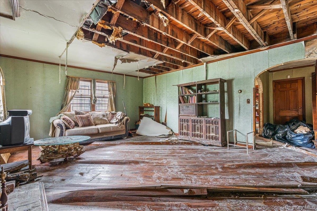 55 Andrews Avenue Property Photo 4