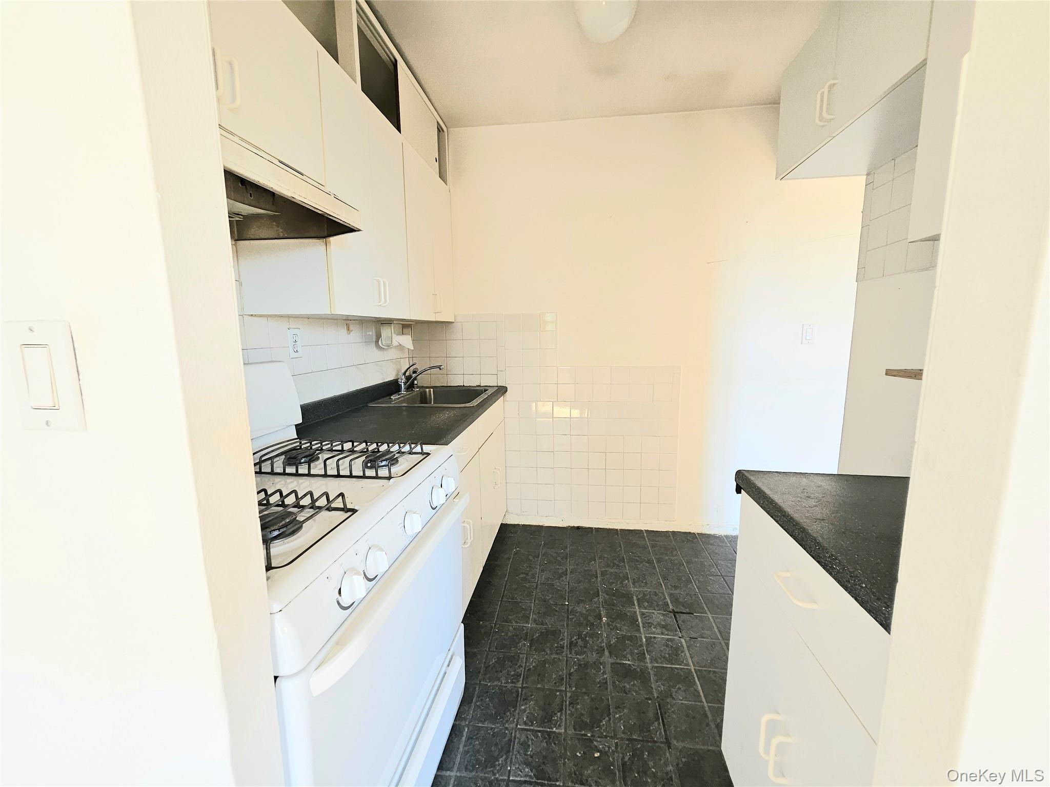 87-01 Midland Parkway 7d Property Photo 7