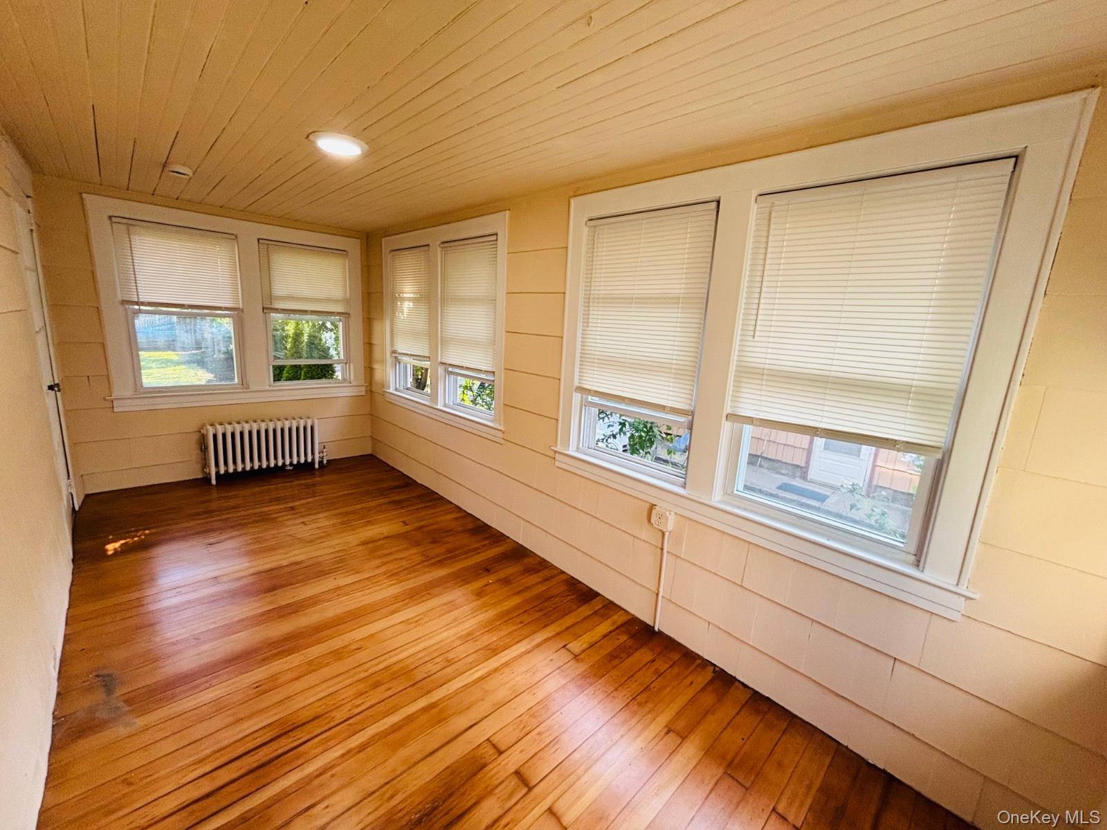 29 Roosevelt Street Property Photo 6
