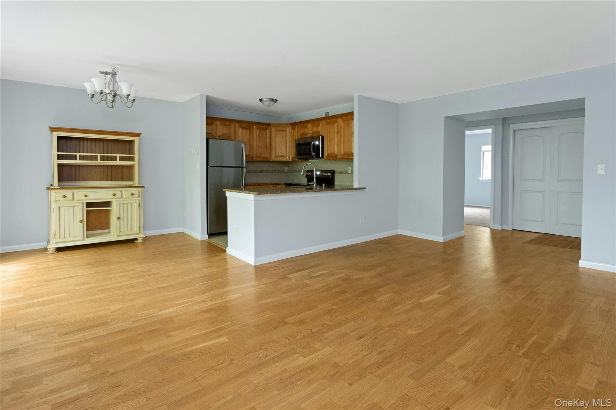 90 Molly Pitcher Lane F Property Photo 8