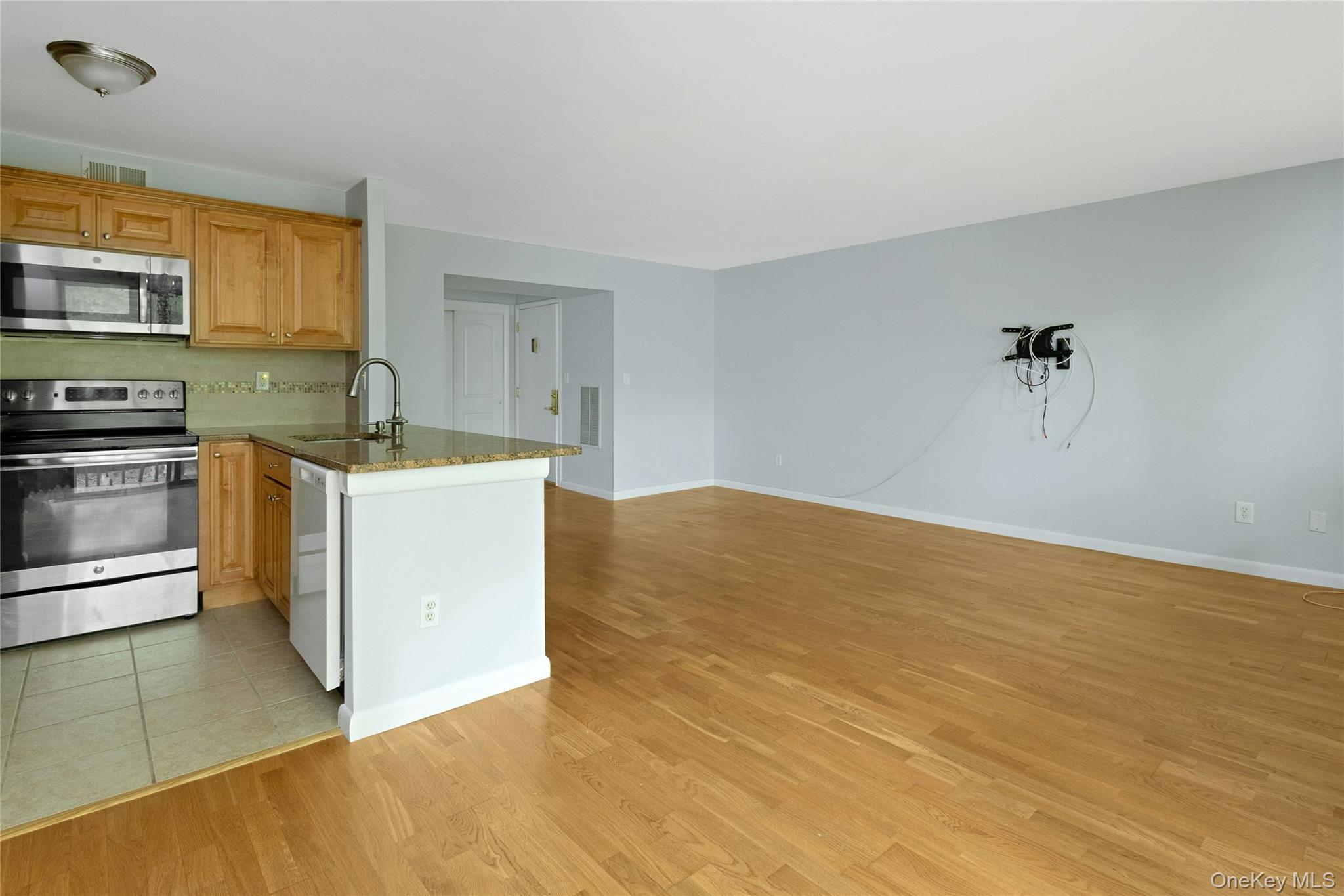 90 Molly Pitcher Lane F Property Photo 13