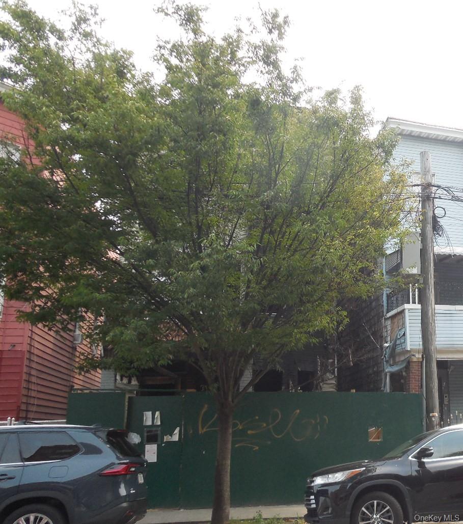 2166 Crotona Avenue Property Photo 3