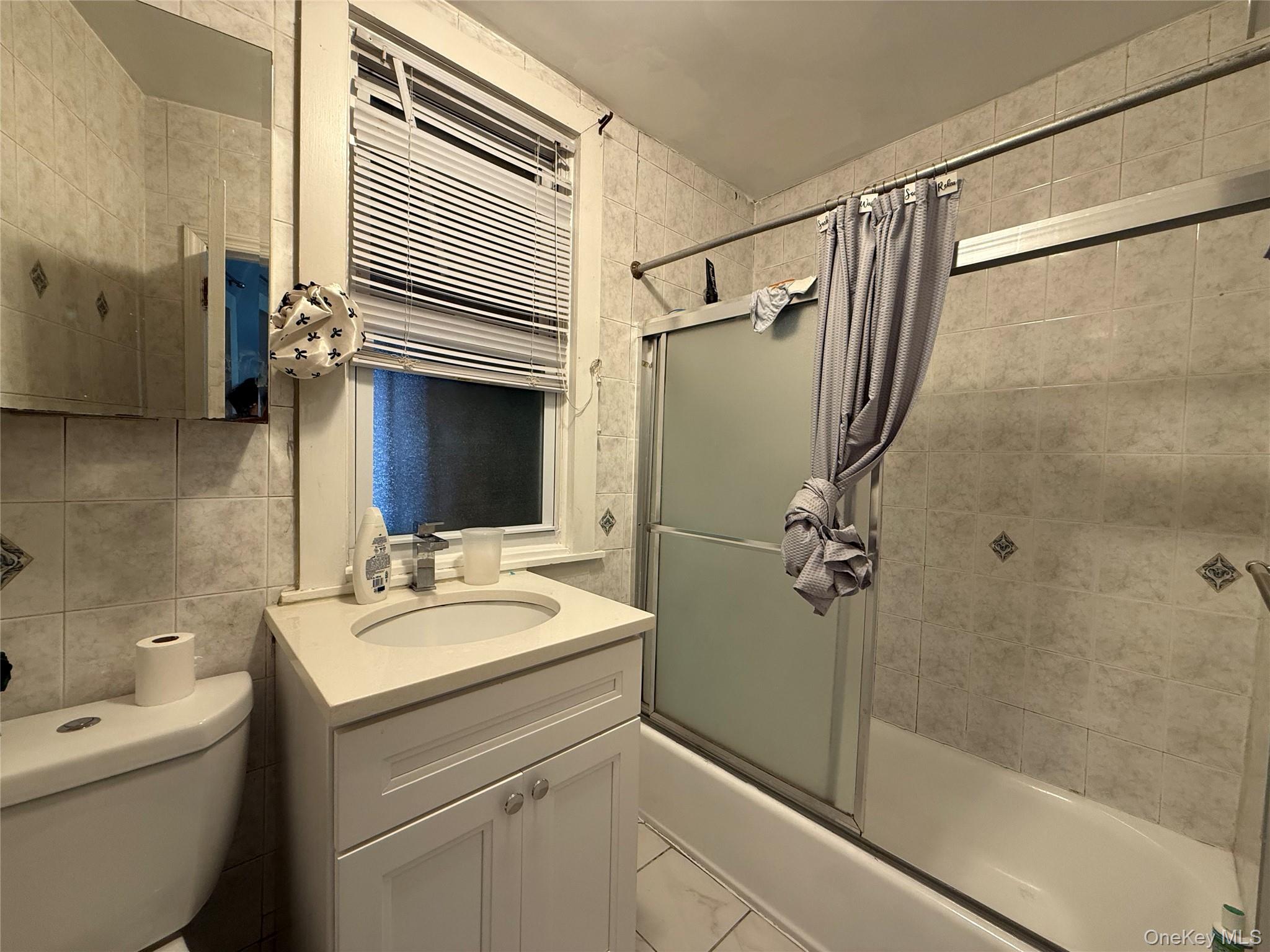 102-08 39th Avenue Property Photo 12