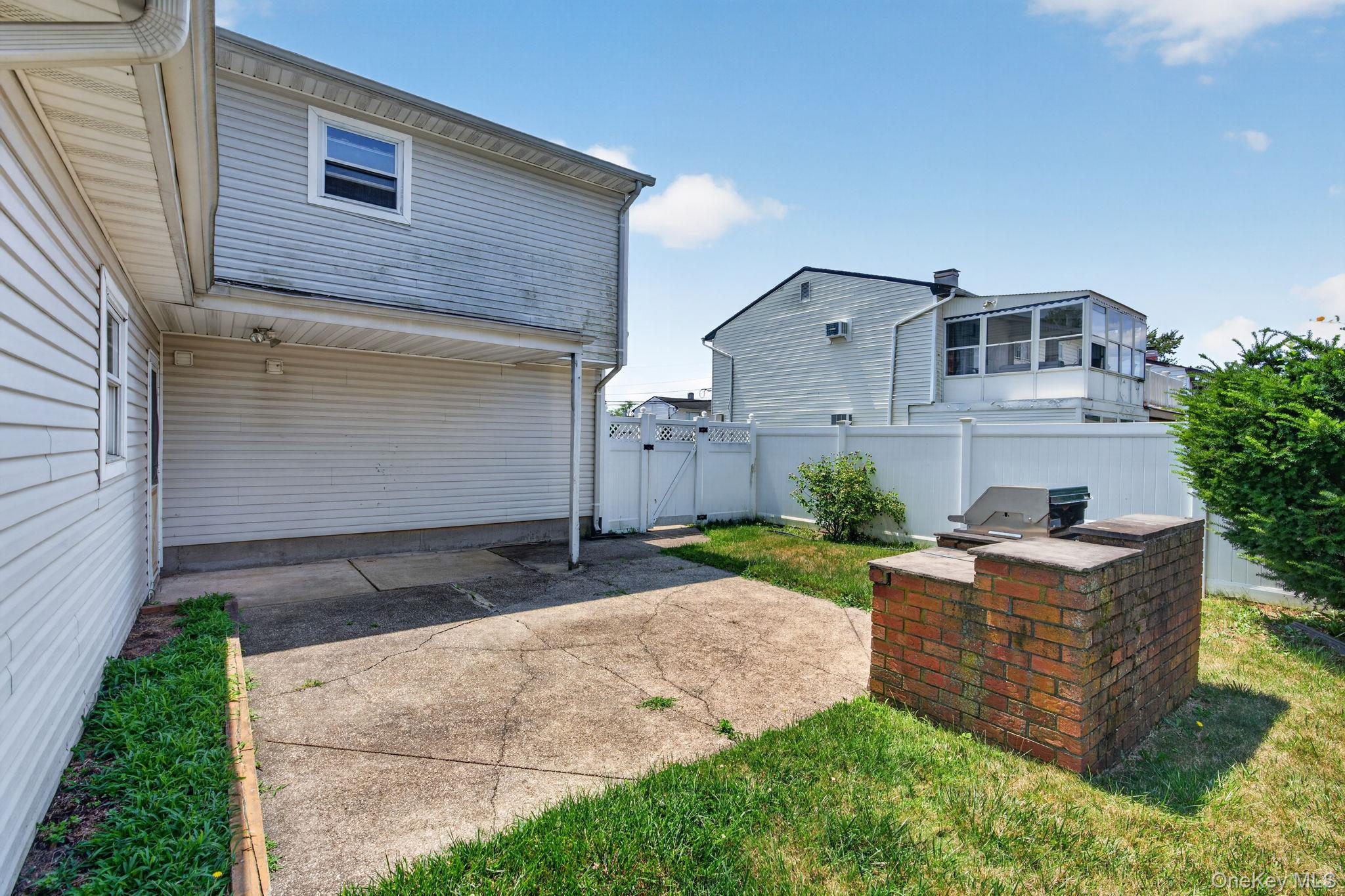 138 Spring Street Property Photo 6