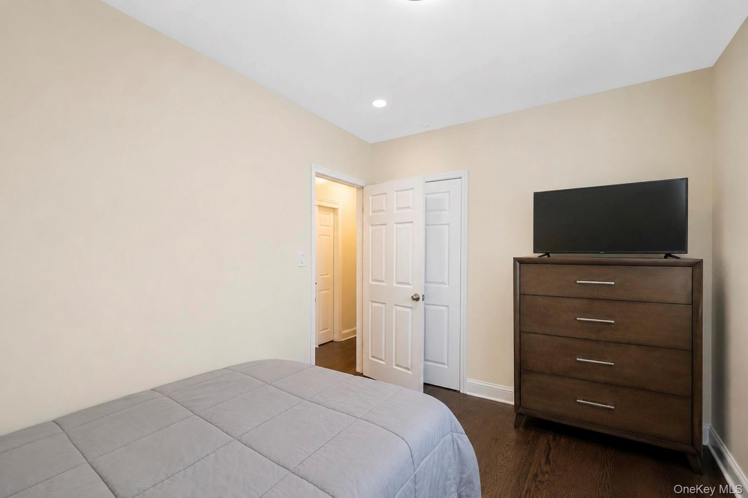 10469 Springfield Boulevard Property Photo 20
