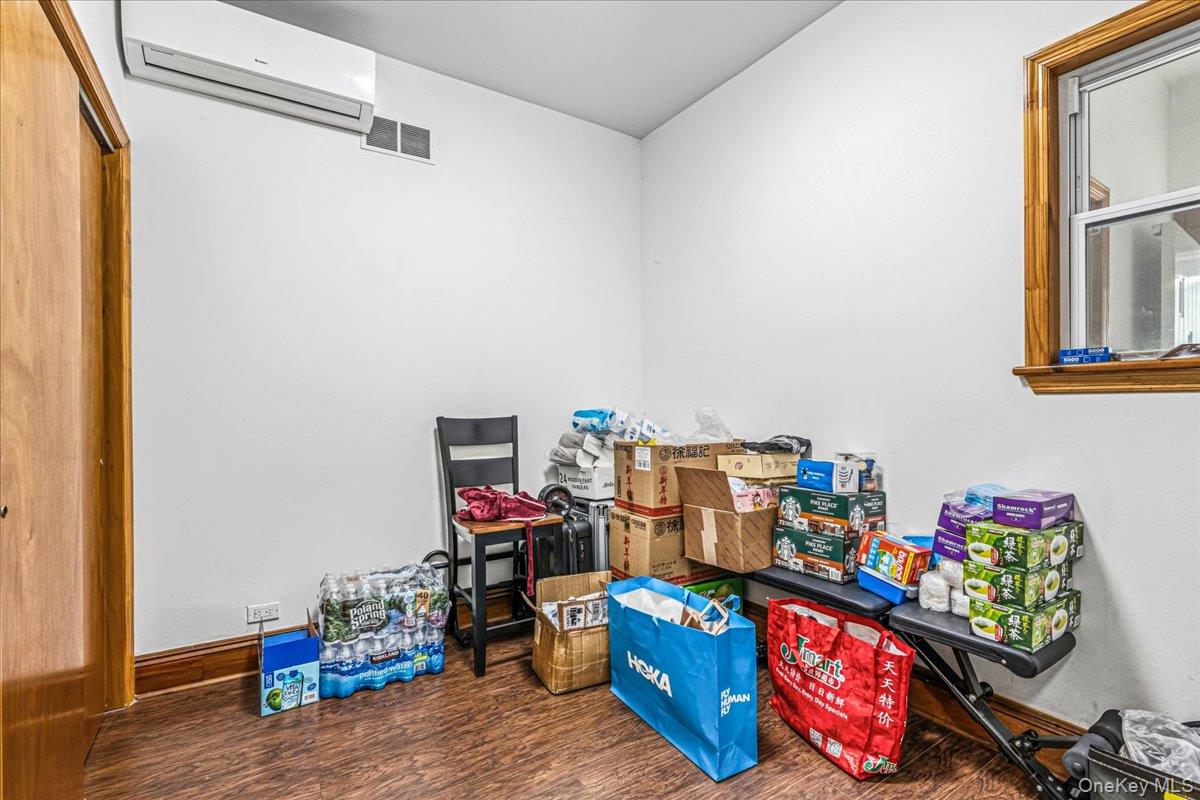 8605 79th Street Property Photo 3