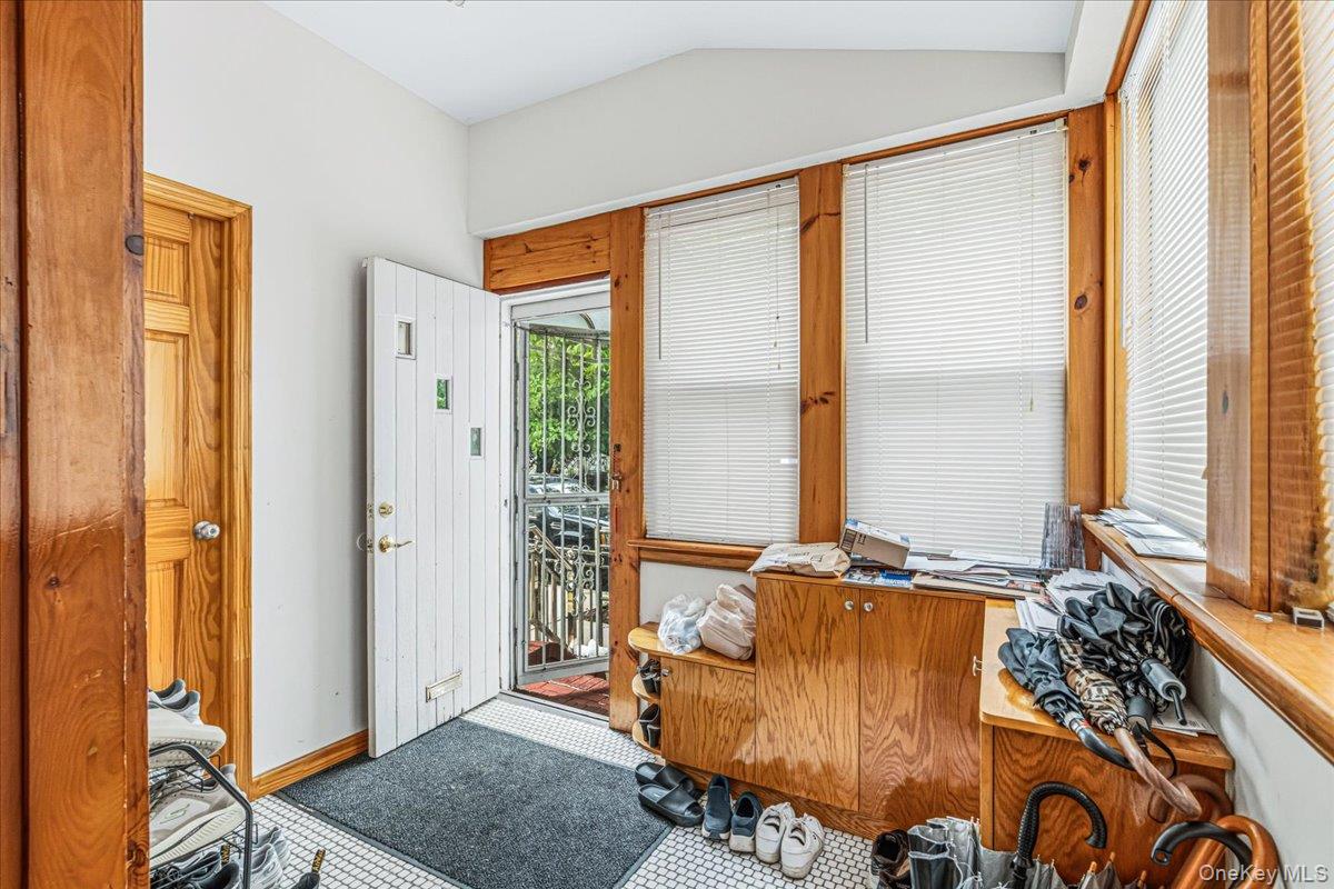 8605 79th Street Property Photo 4