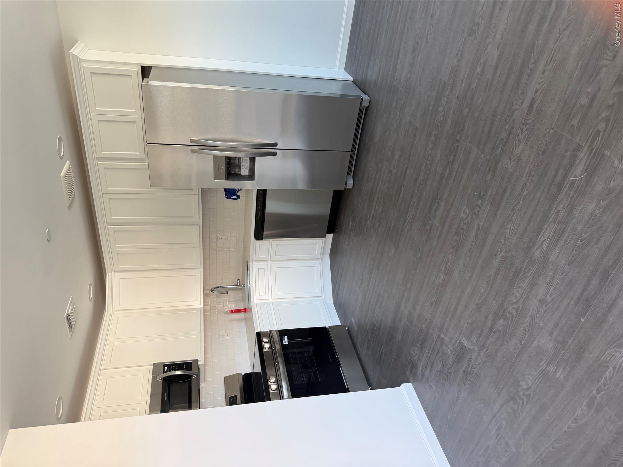 338 Beach 46th Street Property Photo 6