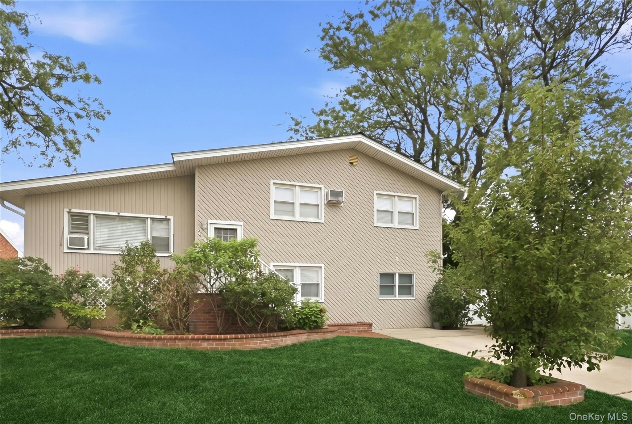228 Island Parkway Property Photo 1