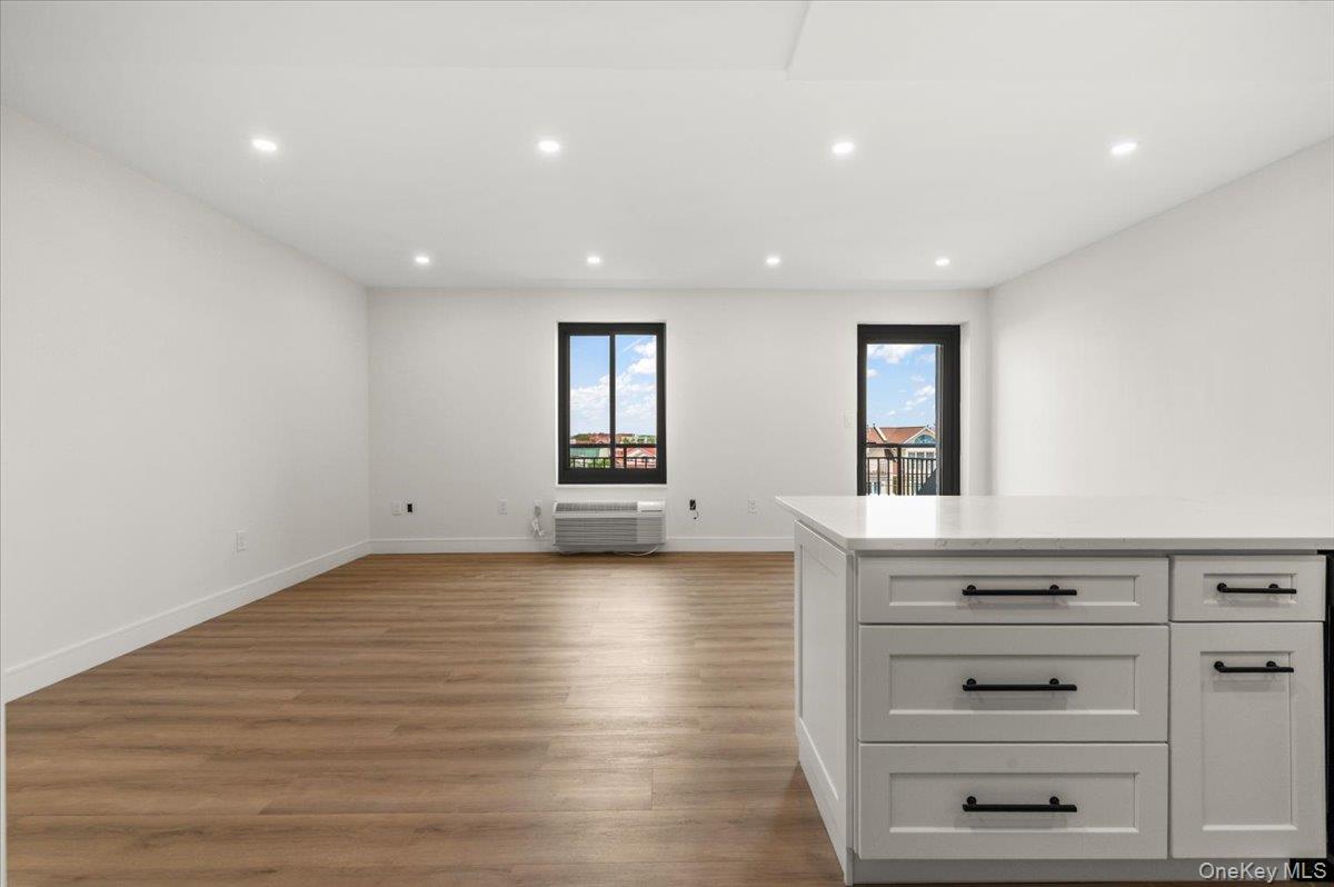 100 Broadway 4t Property Photo 5