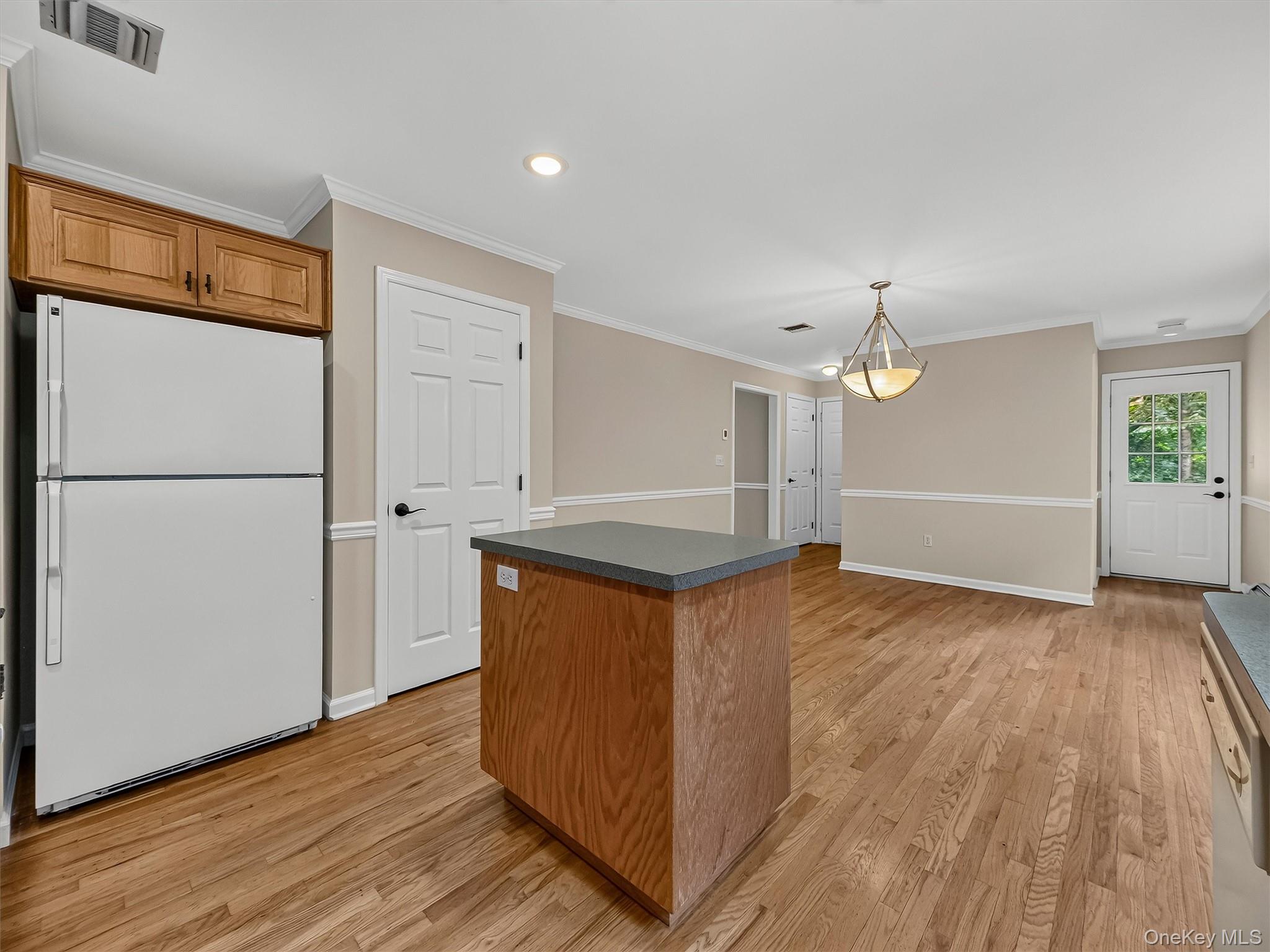 7 East Place Property Photo 14
