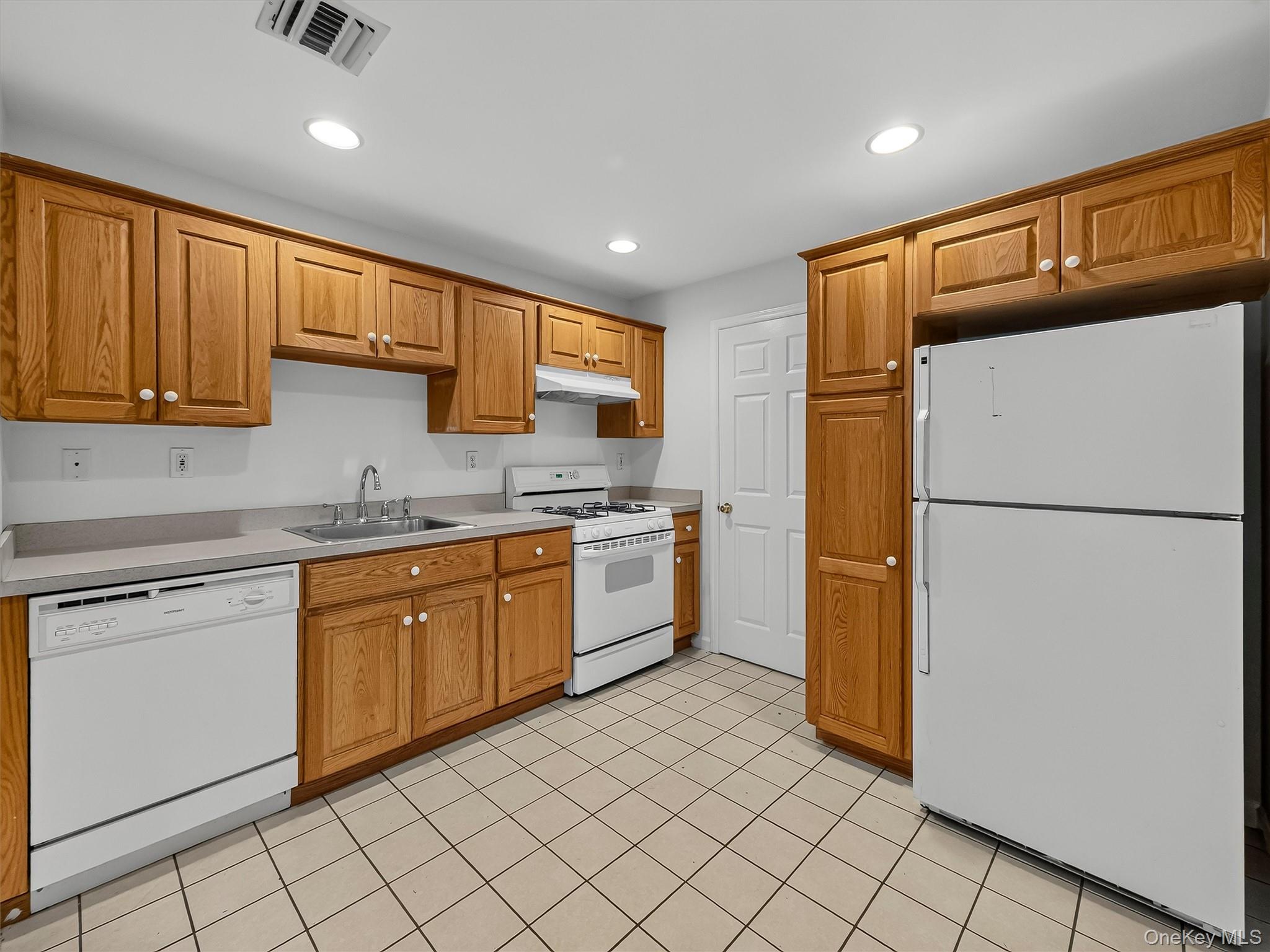 7 East Place Property Photo 27