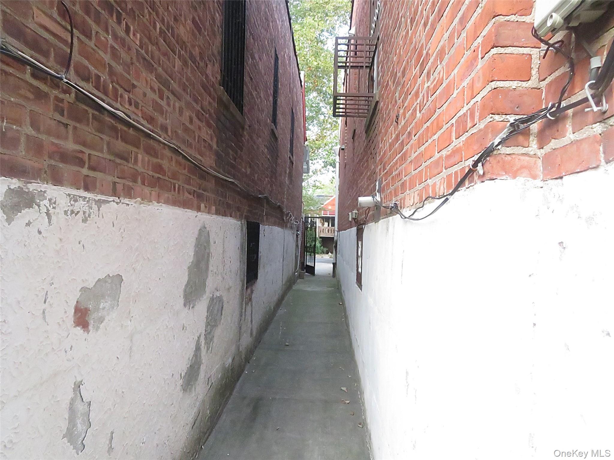 306 E 48th Street Property Photo 4