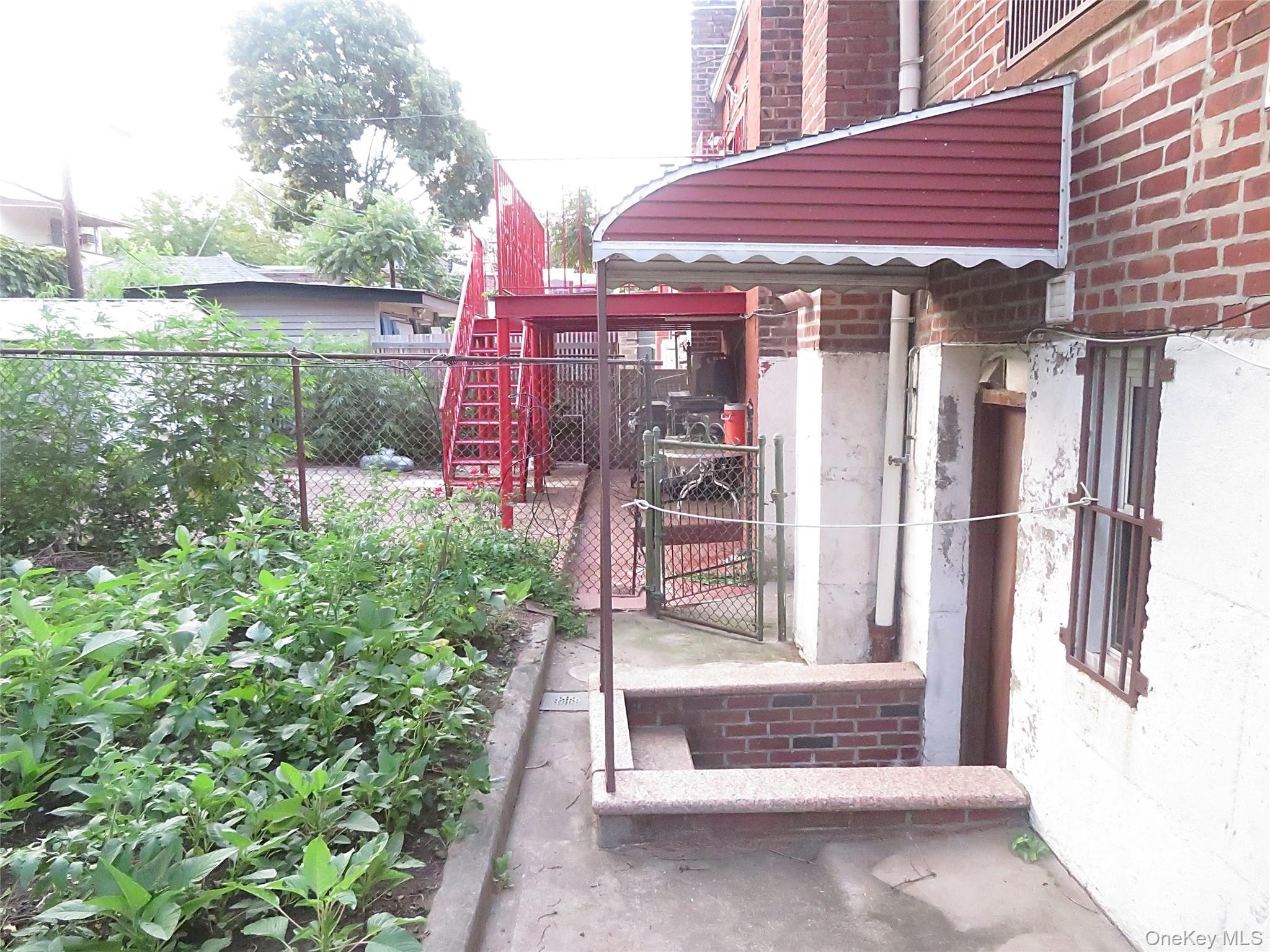306 E 48th Street Property Photo 5