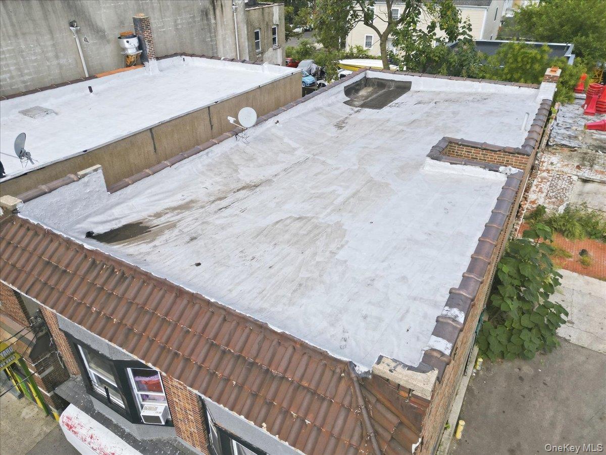 209 W 3rd Street Property Photo 16