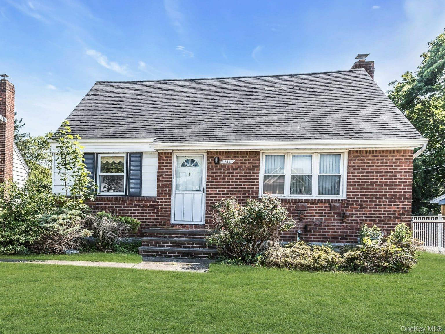 754 Windsor Road Property Photo 1