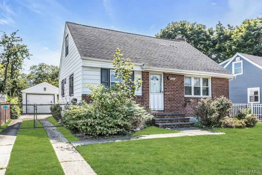 754 Windsor Road Property Photo 2