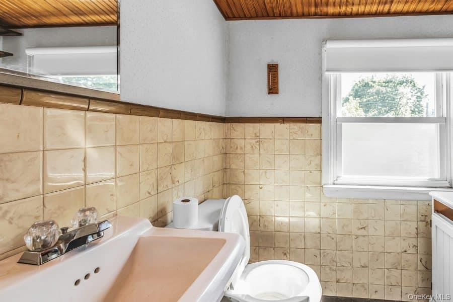 754 Windsor Road Property Photo 10