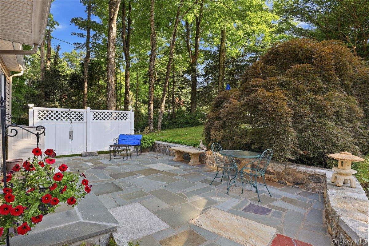 12 Gordon Avenue Property Photo 2